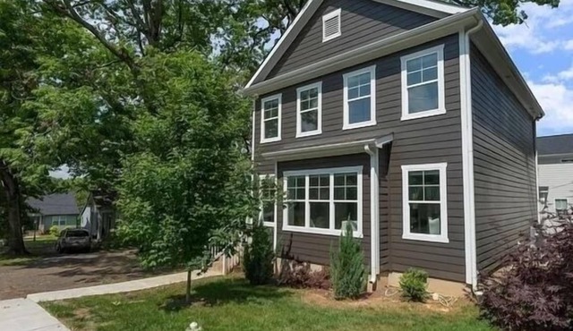 Downtown Villa - steps from the heart of Waxhaw