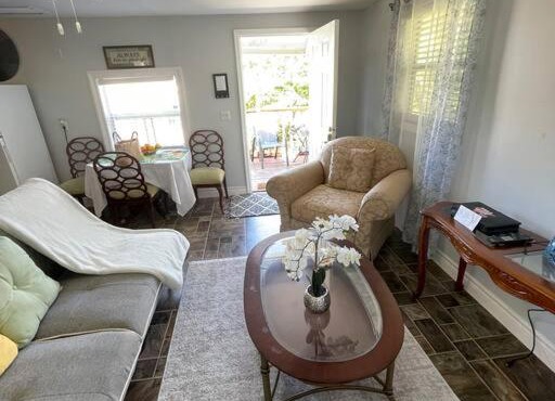 Downtown W. Palm, 2nd Story Sun Deck, near Beach!