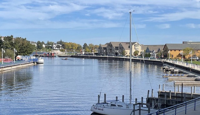 Downtown waterfront condo. Full hook-up boat slip! Close to beach! Private deck!