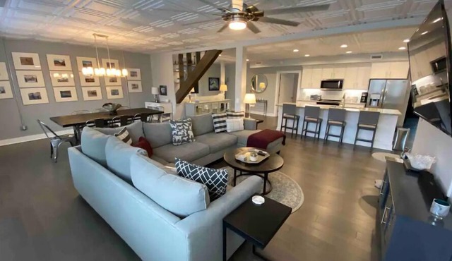 Downtown West Jefferson 3 bedroom apartment walking distance to everything.