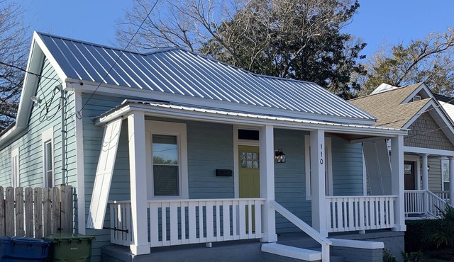 Downtown Wilmington Retreat in Soda Pop District! Pet Friendly.