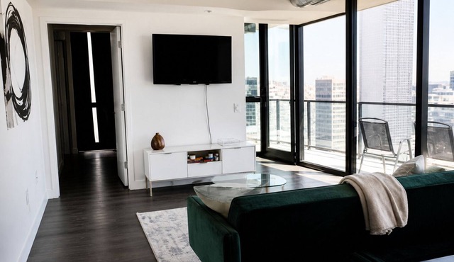 Downtown Winnipeg - 2BR High-Rise w/Parking & Gym
