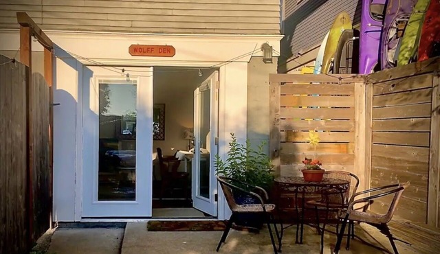 Downtown Wolff Den - Family friendlyDowntown Wolff Den - Family friendly