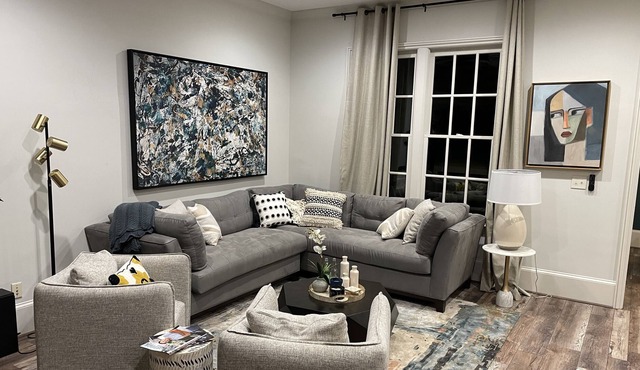 Downtown Woodstock Luxury 3/3.5 Entire 3-level Townhouse