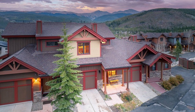 Downtown WP Chalet 1415 I Private Hot Tub I Great Views I Discounted Attractions