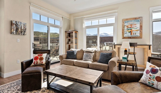 Downtown WP Corner Loft 24 I Hot Tub I Great Views I Bunk Beds I Discounted Attractions