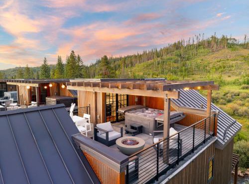 Downtown WP River Front Villa 104 I Rooftop Hot Tub & Firepit I Incredible Views I Multi Game Table