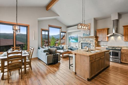 Downtown WP Villa 745 I Private Hot Tub I Great Views