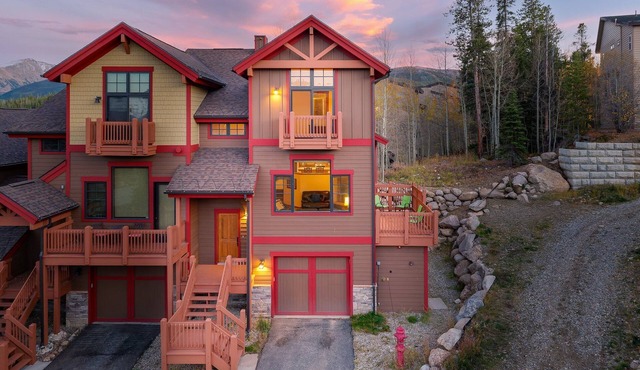 Downtown WP Villa 865 I Private Hot Tub I Great Views I Table Tennis I Discounted Attractions