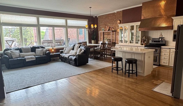 Downtown Yankton loft, perfect to gather, unwind, and create lasting memories.