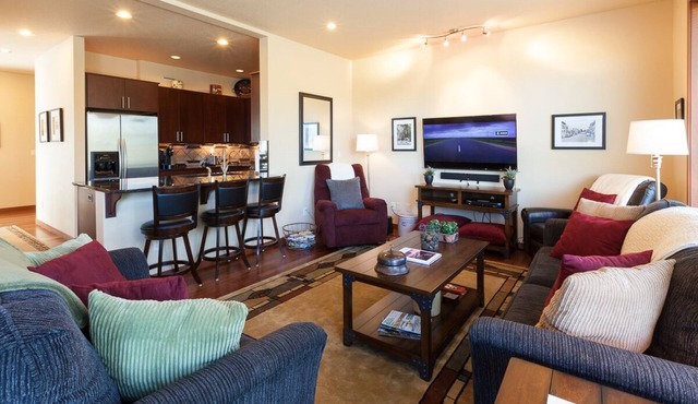 Downwinder - Hot Tub! A/C, Views, Minutes to Downtown