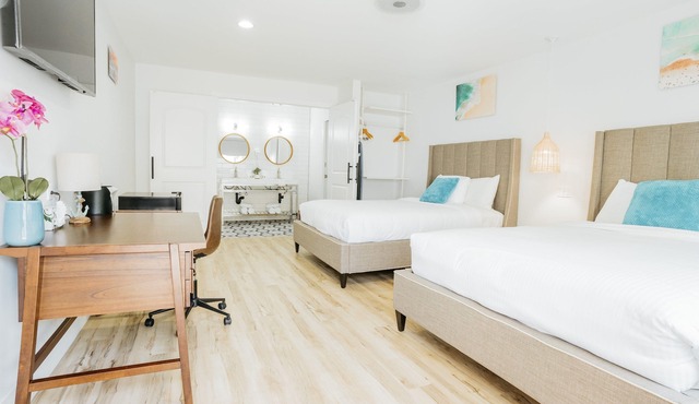 DQQ - Deluxe Double Room, 2 Queen Beds, Non Smoking