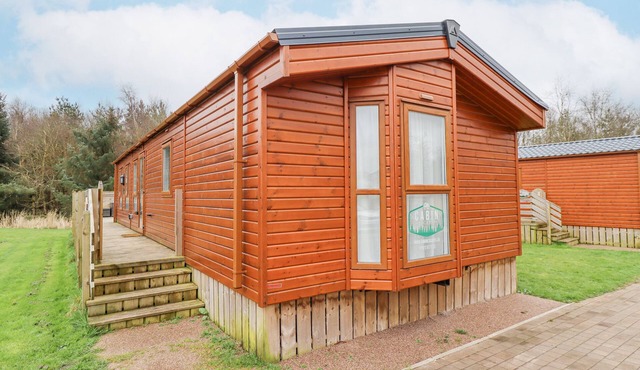 DRACO, pet friendly, character holiday cottage in Felmoor Park