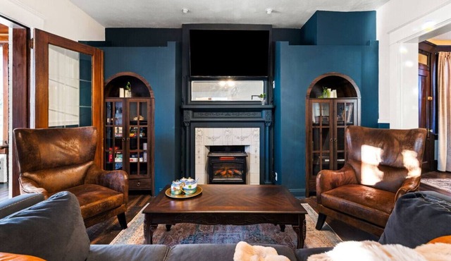 Draft Central: Spacious Victorian, Yard & Parking