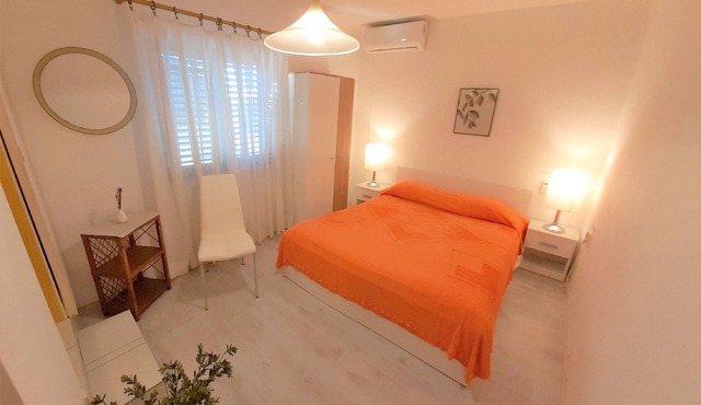 Dragan's Den - Double Room with Private Bathroom