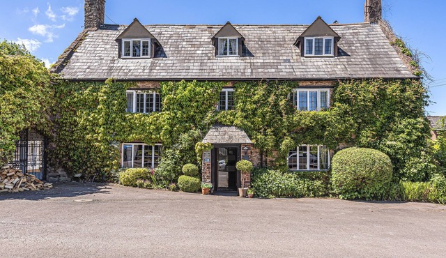 DRAGON HOUSE, pet friendly, luxury holiday cottage in Dunster