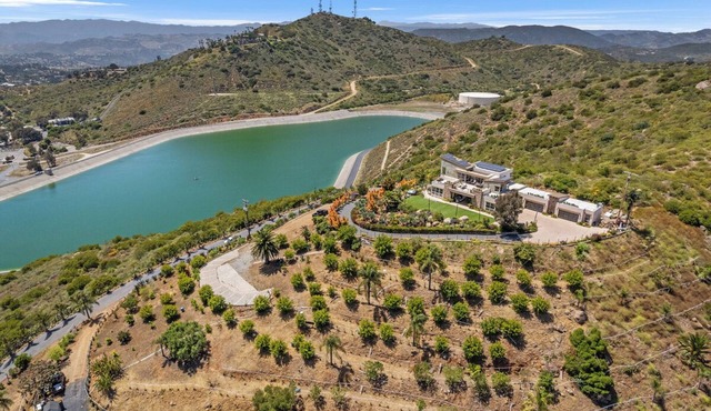 Dragon Point Villa, Fallbrook, San Diego, CA. 15 minutes to Temecula
