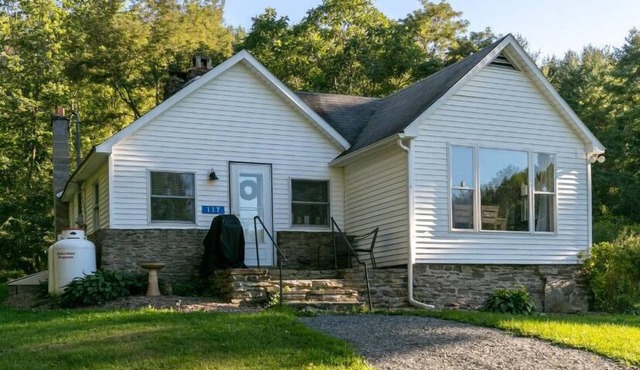 Dragonfly Cottage-Pet-friendly, relaxing Wellsboro retreat