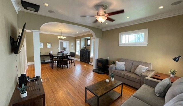 Dragonfly House: A cheerful five-bedroom