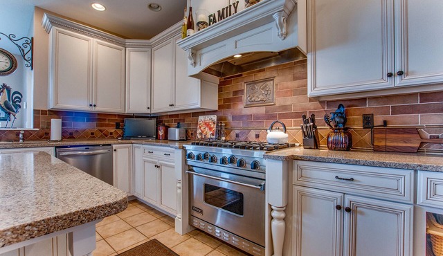Dragonfly Landing | 5 Bed, 2.5 Bath