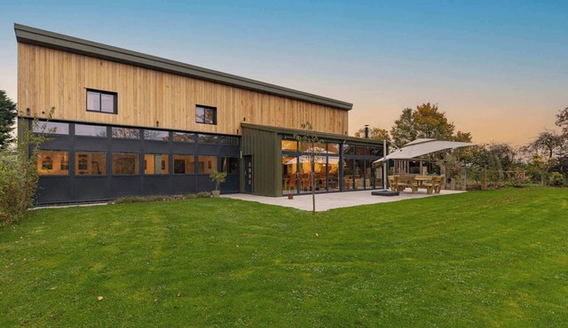 Dragons Barn with Hot Tub