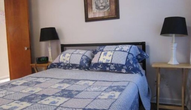 Dragons Roost a cheerful 2 bedroom home in Toledo