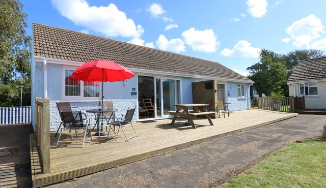 DRAKE COTTAGE, family friendly, country holiday cottage in Seaview