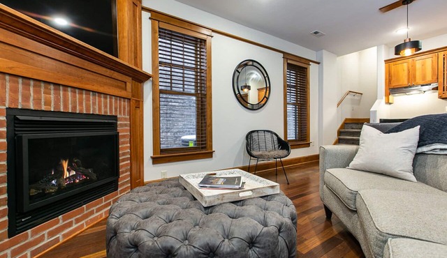 Drake House: The Loft (Private Hot Tub)