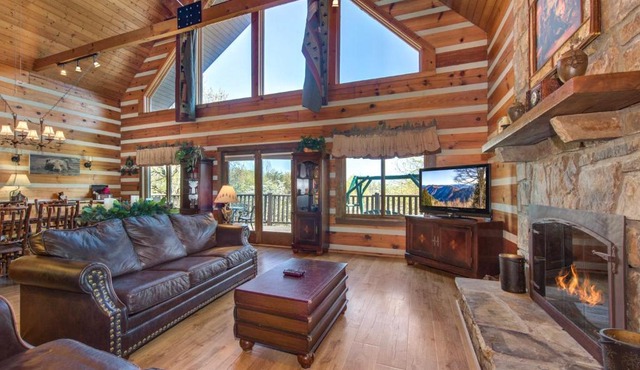 Drakes Mountain Hideaway, 4 BR, Pets, Fenced Yard, Theater Room, Sleeps 13
