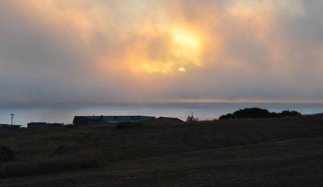 Dramatic Pacific Ocean Views From Every Window! See 7 Night Specials