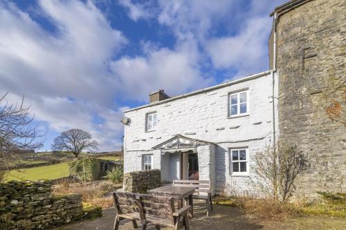 Drawell Cottage - Situated on a working farm