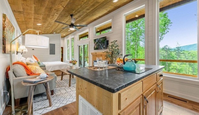 Dream Big in this new Tiny Home! Hot tub, firepit