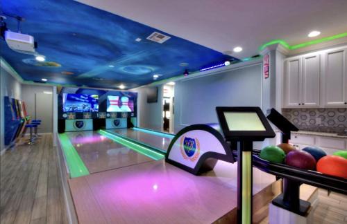 Dream Bowling Villa 14BR Heated Pool & Theater