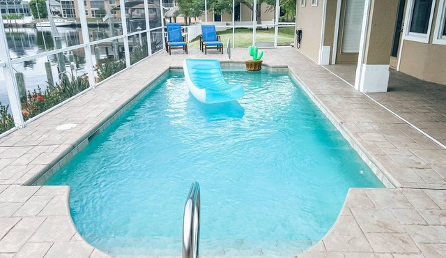 Dream catcher, where your dreams come true! Beachy waterfront Villa Heated pool