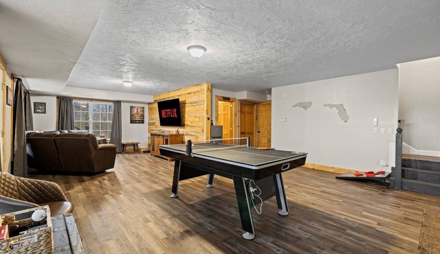 Dream Chaser Chalet at Nantahala Lake- Kayak/Dock/Firepit/Game Room/Movie Room