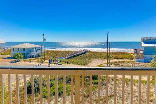 Dream Chaser-Private Pool-Hot Tub-Pets-Directly across from boardwalk to beach
