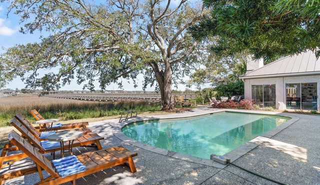 Dream destination on East Beach, sleeps 14 with a pool