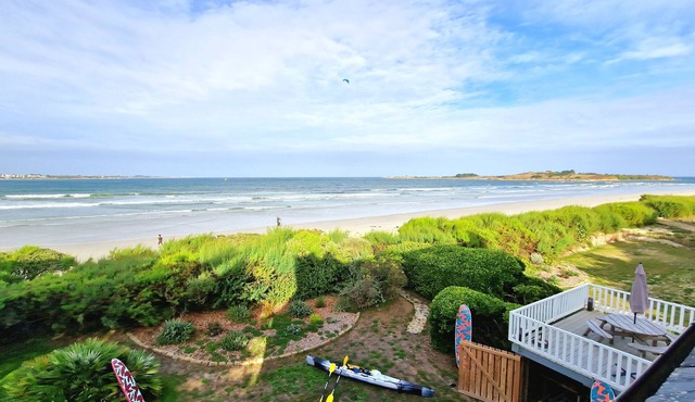 Dream destination, right by the sea,