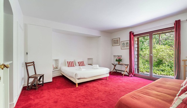 Dream estate with swimming pool, in the heart of the Fontainebleau forest