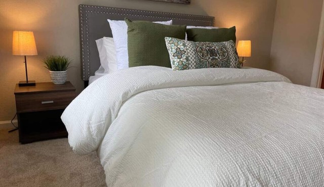 Dream Haven - 2BR/2BA - free parking on premises.