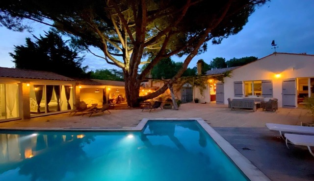 Dream house with heated swimming-pool 5 minutes walk from the beach