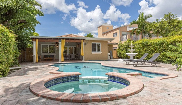 Dream Home - Headed Pool - Family Vacation