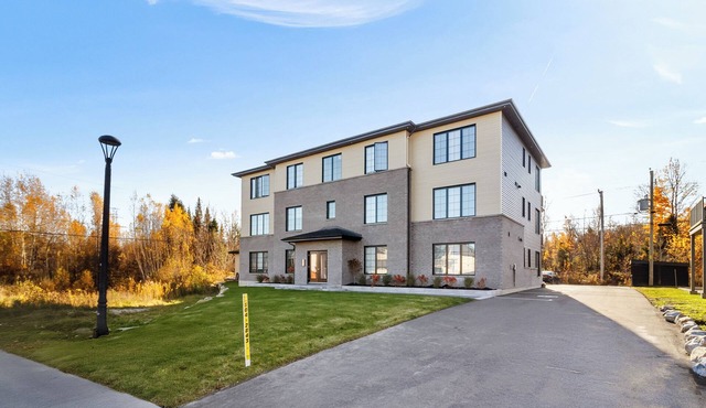 Dream Home Retreat - Condo in Mirabel