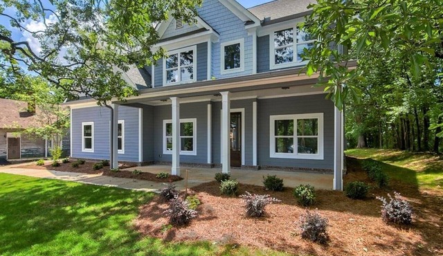 Dream Home, Yard, and Location!