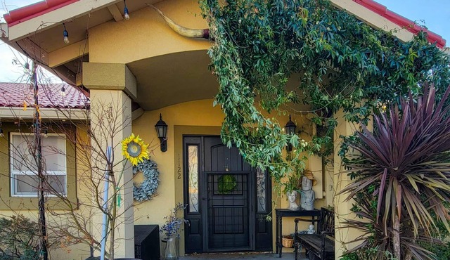 Dream House - three bedroom, three in a half baths on Paschal Vineyard