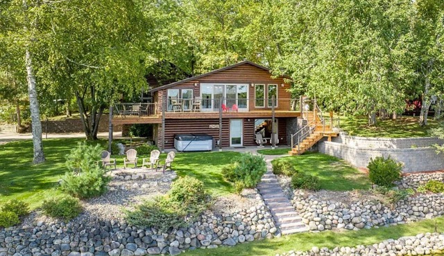 Dream Island Cabin — Whitefish Chain Lakefront, Hot Tub, 4BR, Sleeps 10