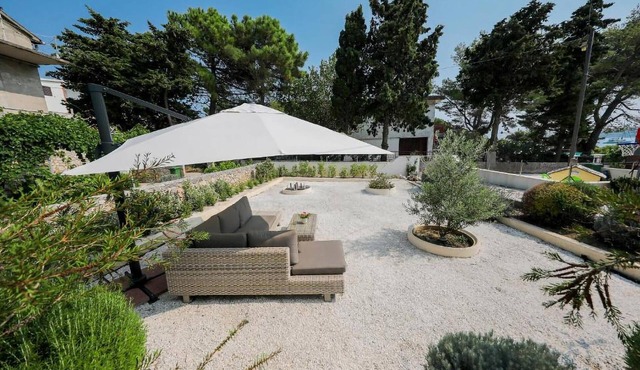 Dream island living in this chic house on Ist.