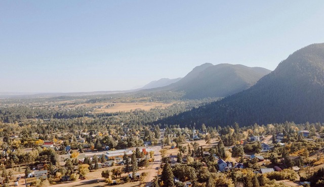 Dream location- Mountain Views, Reservoir trails, small town, close to USAFA