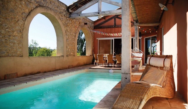 Dream loft in 19th century chai, with 2 hectares of nature and beautiful beaches 8 kms away.