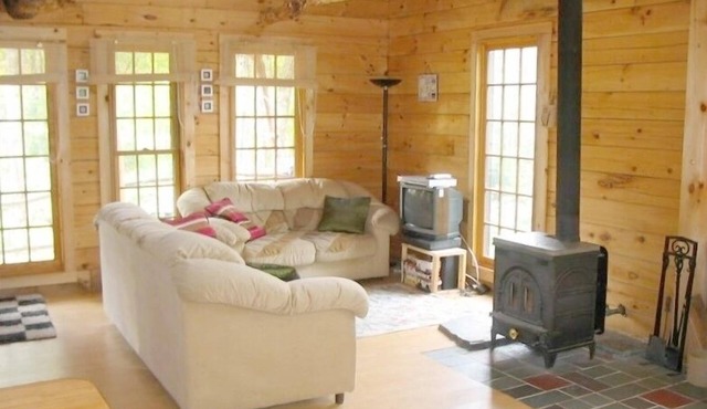 Dream Log Cabin, Yet Close to Everything! Animals Welcome!